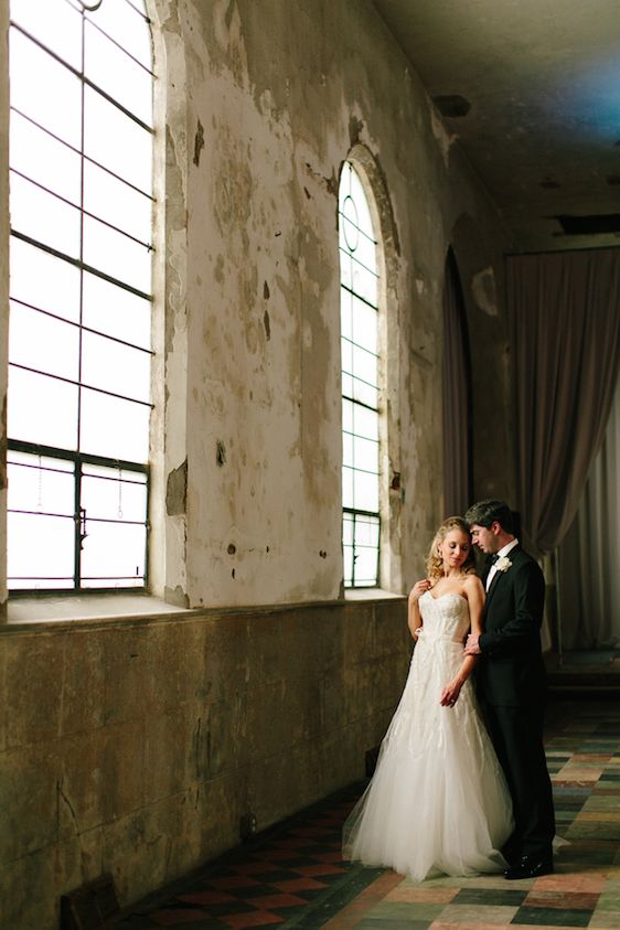 A Classic New Orleans Wedding With Sophisticated Details - www.theperfectpalette.com - Photography by Arte De Vie and floral design by Kim Starr Wise Floral Events