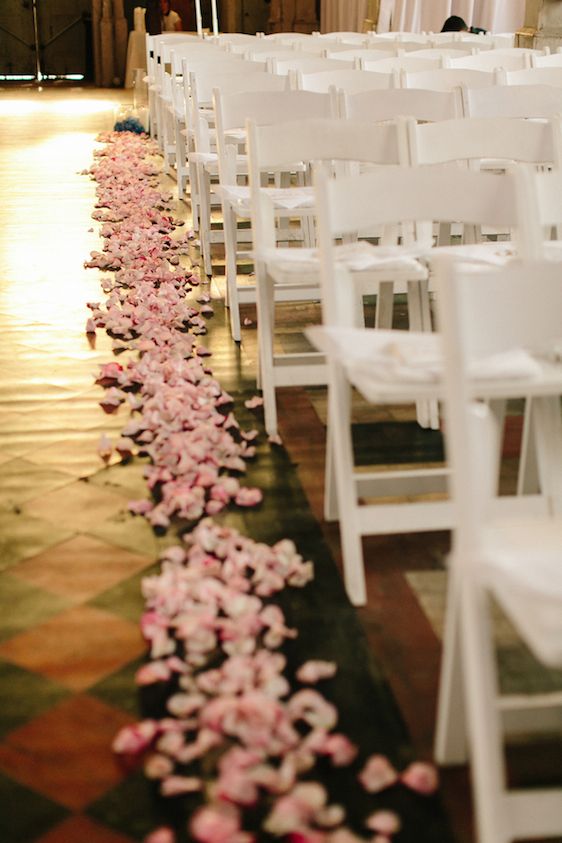 A Classic New Orleans Wedding With Sophisticated Details - www.theperfectpalette.com - Photography by Arte De Vie and floral design by Kim Starr Wise Floral Events