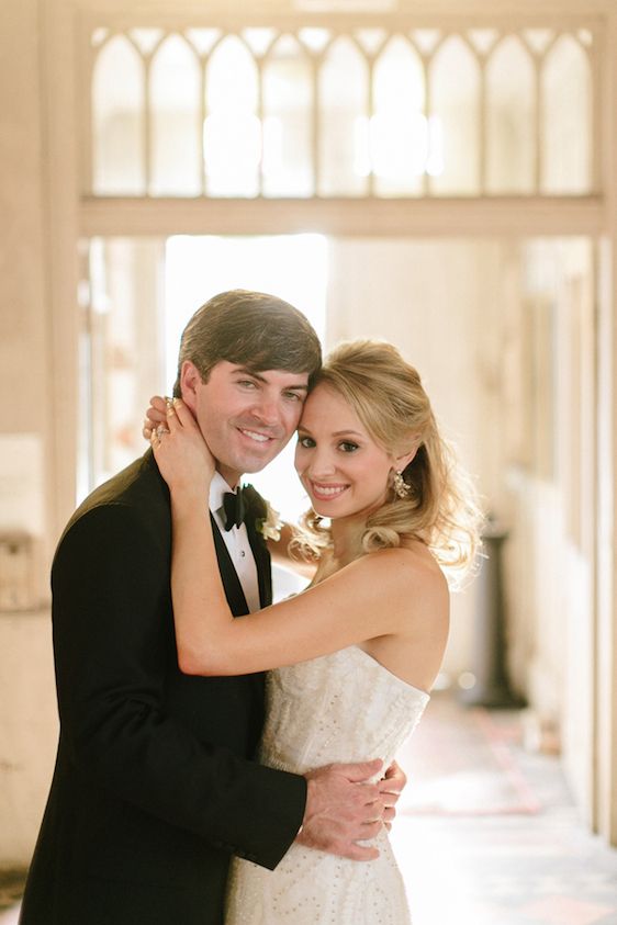 A Classic New Orleans Wedding With Sophisticated Details - www.theperfectpalette.com - Photography by Arte De Vie and floral design by Kim Starr Wise Floral Events