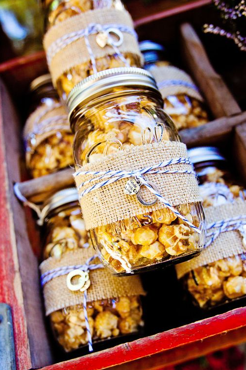 10 Wedding Favors Your Guests Won't Hate! 