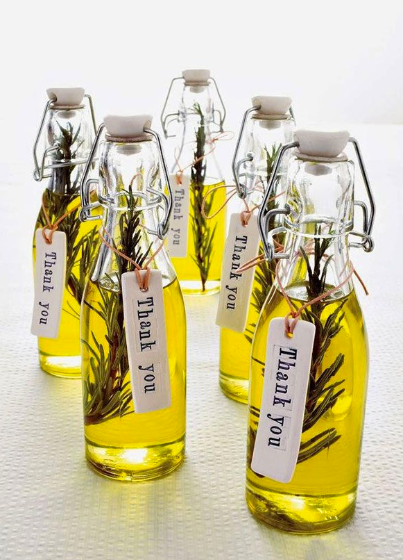 10 Wedding Favors Your Guests Won't Hate! 