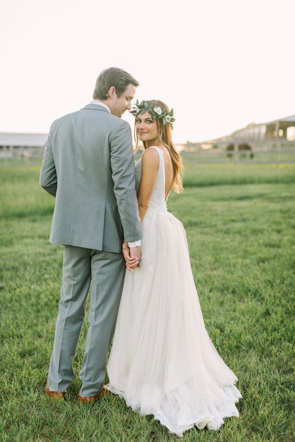  A Romantic Farmhouse Wedding with a Must-See Venue