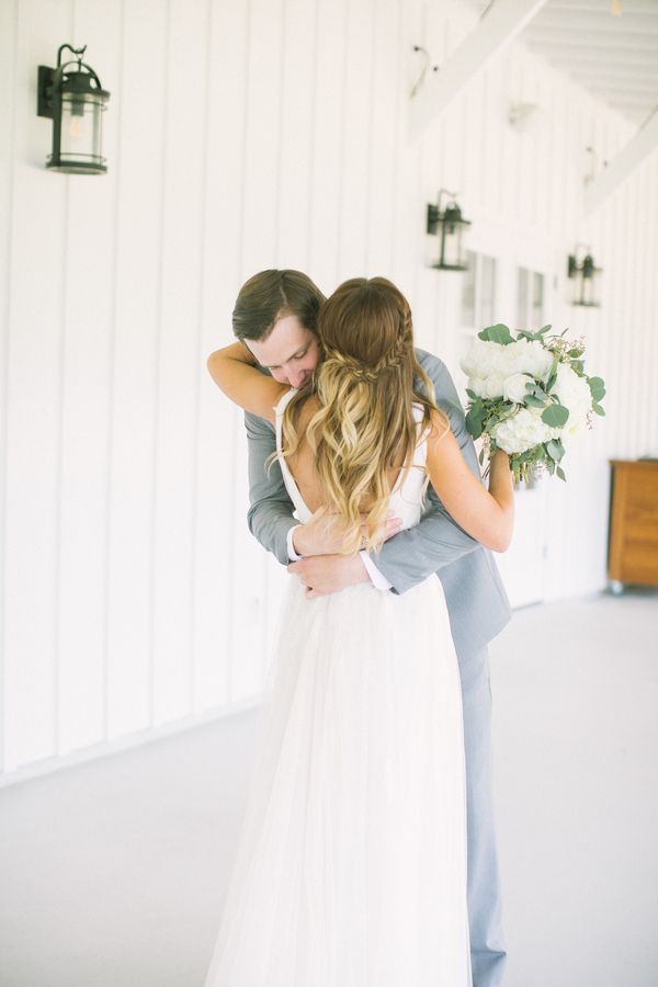  A Romantic Farmhouse Wedding with a Must-See Venue