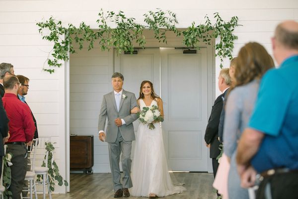  A Romantic Farmhouse Wedding with a Must-See Venue