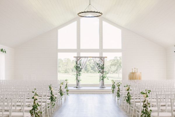  A Romantic Farmhouse Wedding with a Must-See Venue