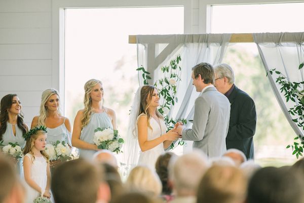  A Romantic Farmhouse Wedding with a Must-See Venue