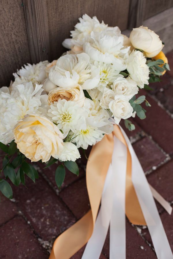  Honey Themed Farm-to-Table Kansas City Wedding Inspo