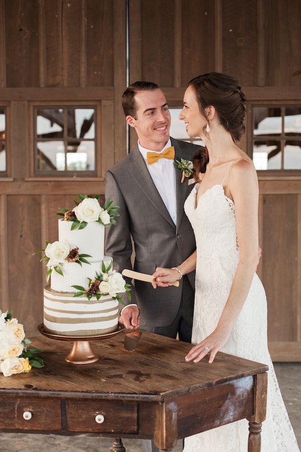  Honey Themed Farm-to-Table Kansas City Wedding Inspo