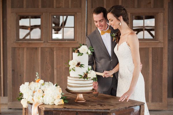  Honey Themed Farm-to-Table Kansas City Wedding Inspo