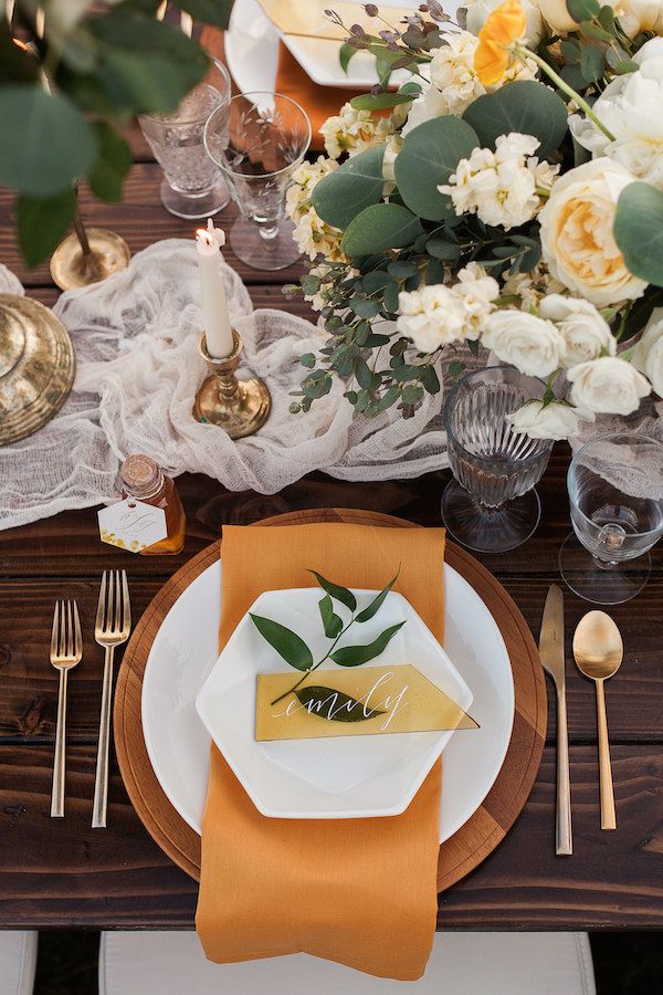  Honey Themed Farm-to-Table Kansas City Wedding Inspo