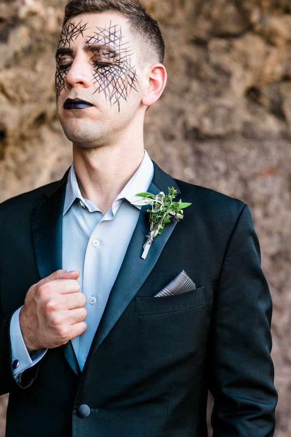  Hauntingly Beautiful Black Widow Wedding Inspo