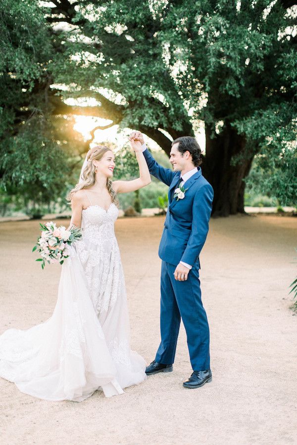  Under the Oak Trees with Peachy Details Galore