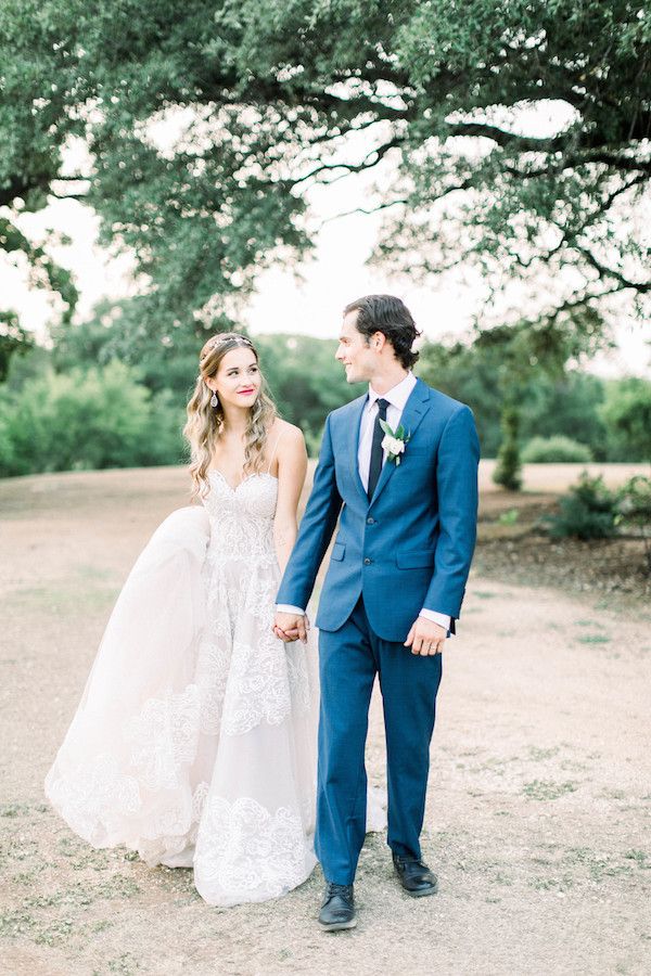  Under the Oak Trees with Peachy Details Galore