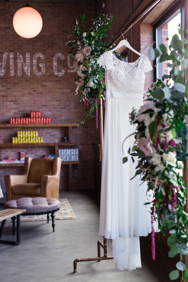  Must-See Bridal Inspo in an Industrial Style Brewery