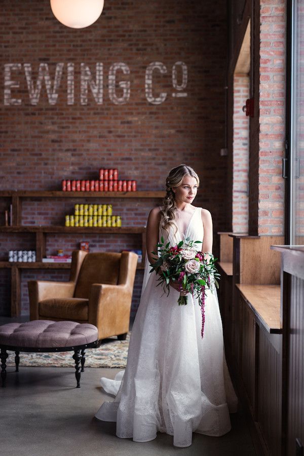  Must-See Bridal Inspo in an Industrial Style Brewery