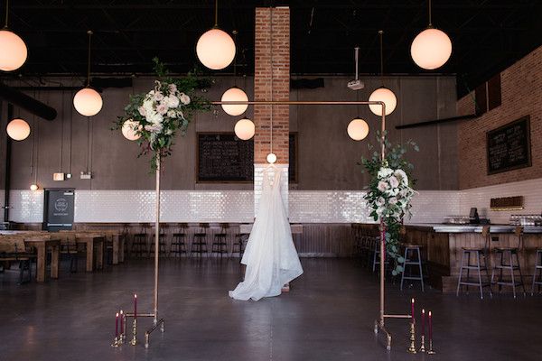  Must-See Bridal Inspo in an Industrial Style Brewery