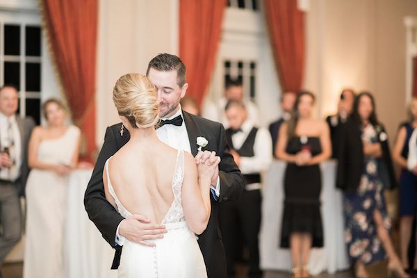  A Classic Wedding with Lush Blooms + A Must-See Wedding Dress!