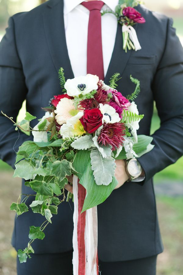  Modern and Chic Blue and Burgundy Wedding Inspo