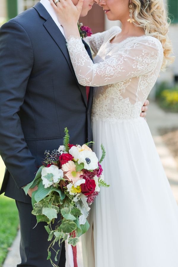  Modern and Chic Blue and Burgundy Wedding Inspo