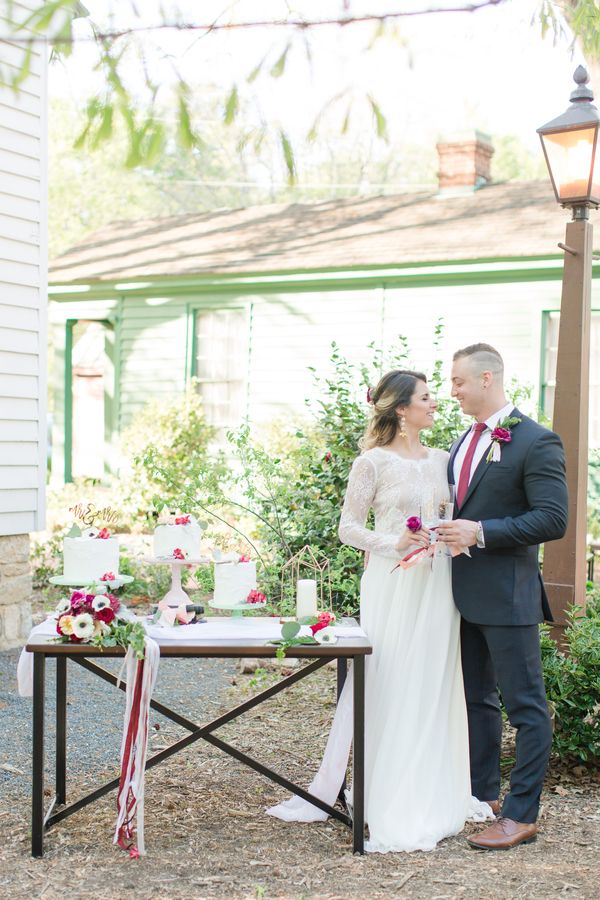  Modern and Chic Blue and Burgundy Wedding Inspo