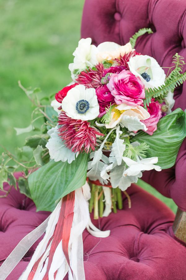  Modern and Chic Blue and Burgundy Wedding Inspo