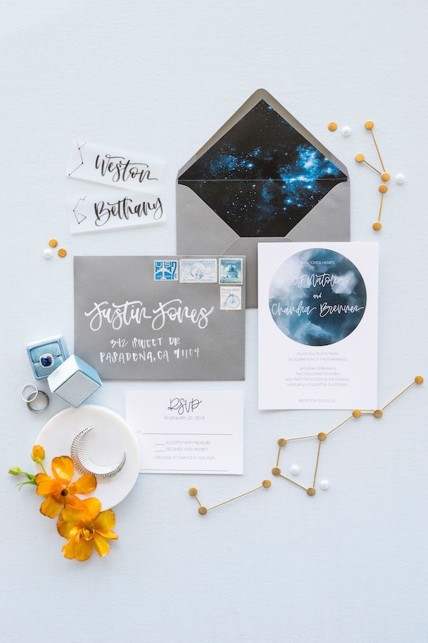  Fly Me to the Moon Wedding Inspo 