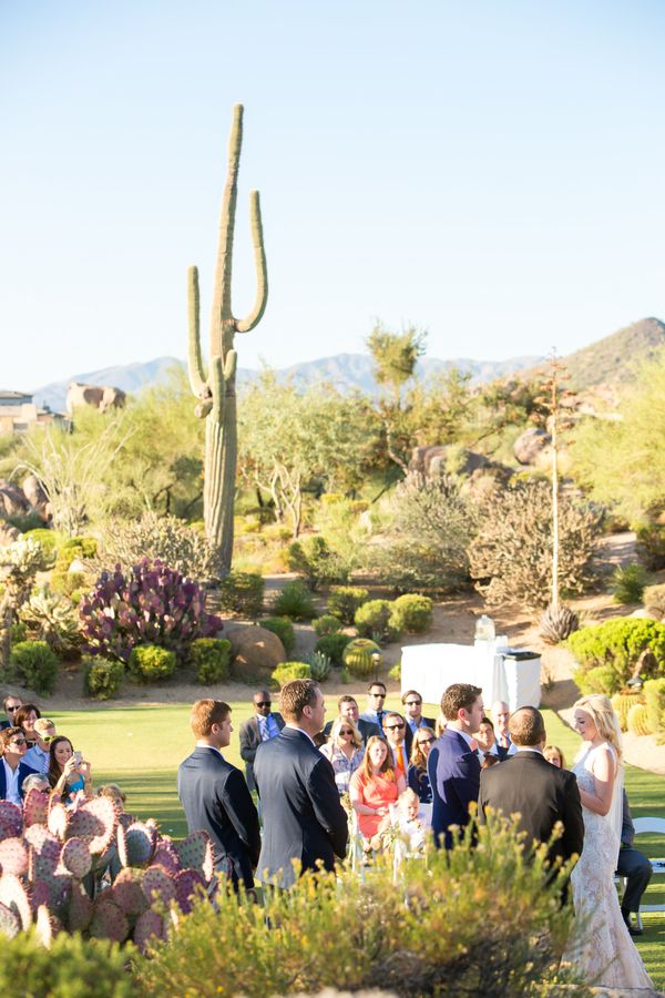  A Taste of Texas Meets the AZ Desert in this Timeless Wedding!