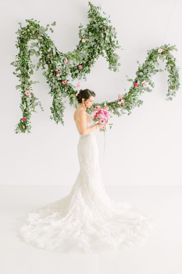  Bridal Inspiration with a Must-See Pink Bouquet