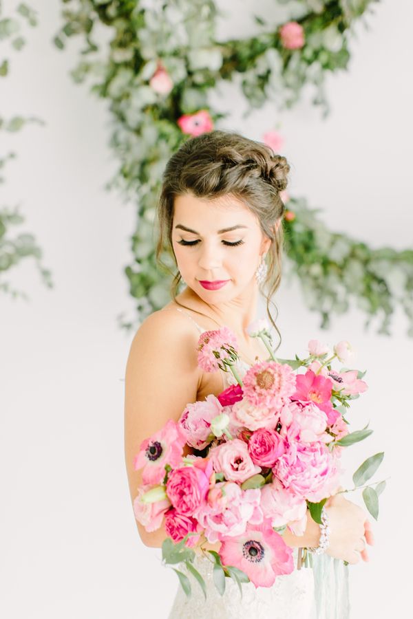  Bridal Inspiration with a Must-See Pink Bouquet