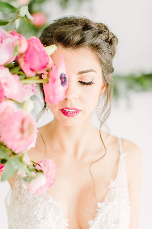  Bridal Inspiration with a Must-See Pink Bouquet