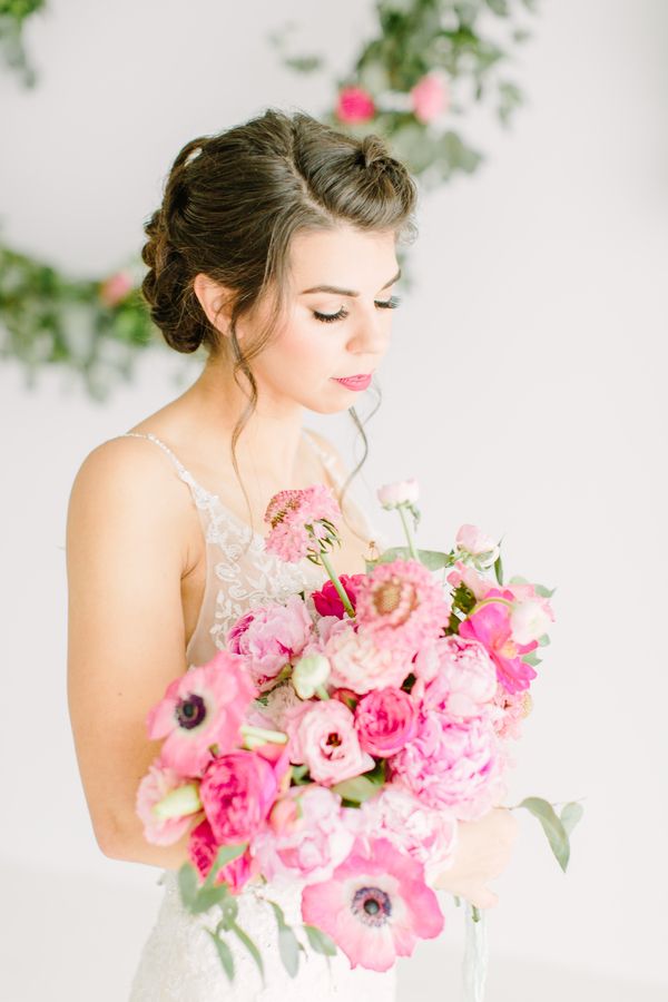  Bridal Inspiration with a Must-See Pink Bouquet