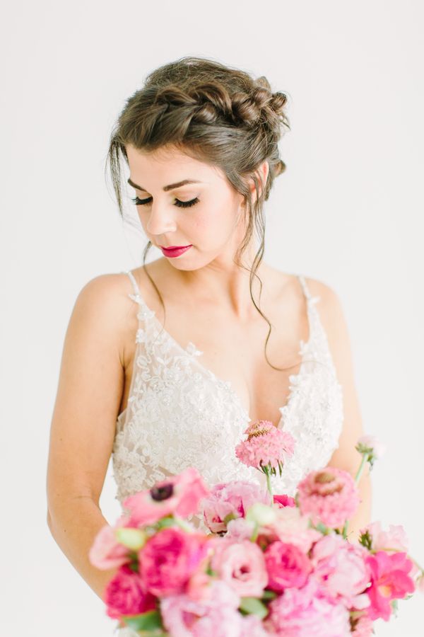  Bridal Inspiration with a Must-See Pink Bouquet