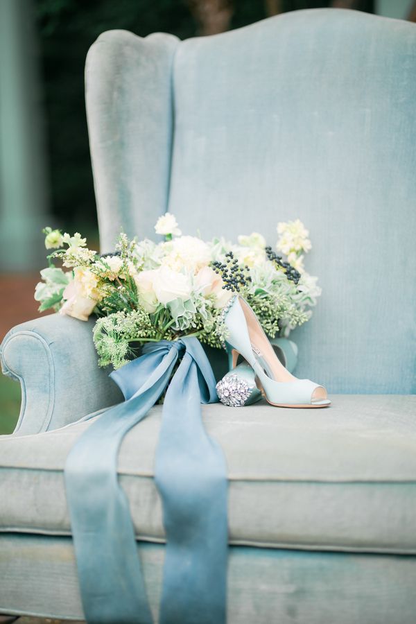  Vintage Meets Modern in this Shoot Full of Dreamy Blues