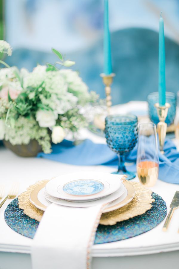  Vintage Meets Modern in this Shoot Full of Dreamy Blues