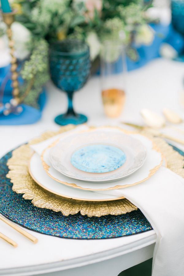  Vintage Meets Modern in this Shoot Full of Dreamy Blues