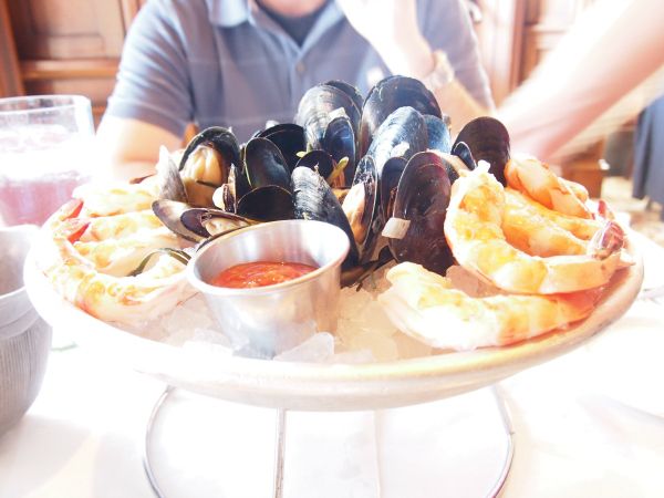 photo louampmickeysseafood_zps80c98656.jpg
