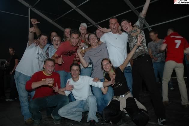 [img]http://i24.photobucket.com/albums/c32/ZaadNL/45907_0.jpg[/img]