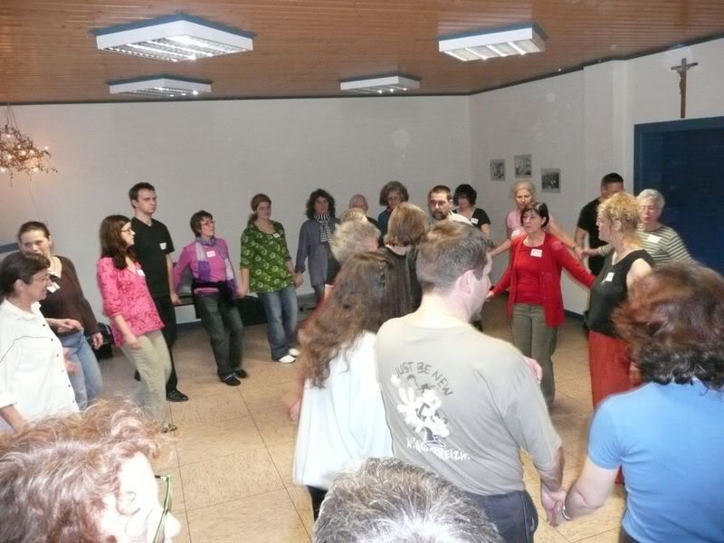 Learning the first steps of a new dance: Rond sautron