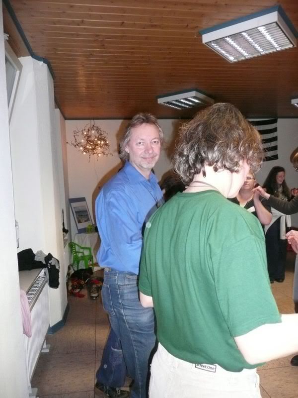 Wolthär tries to unknot his feet ;-)
