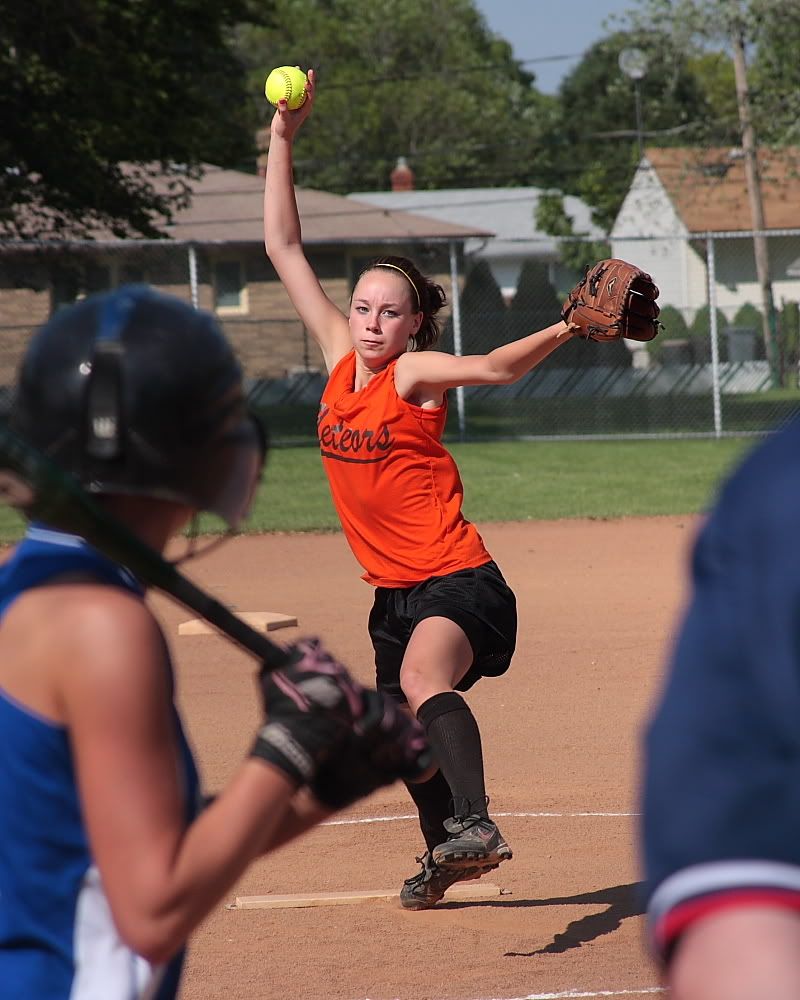 IMAGE: http://i24.photobucket.com/albums/c9/peri8x42/kylie.jpg