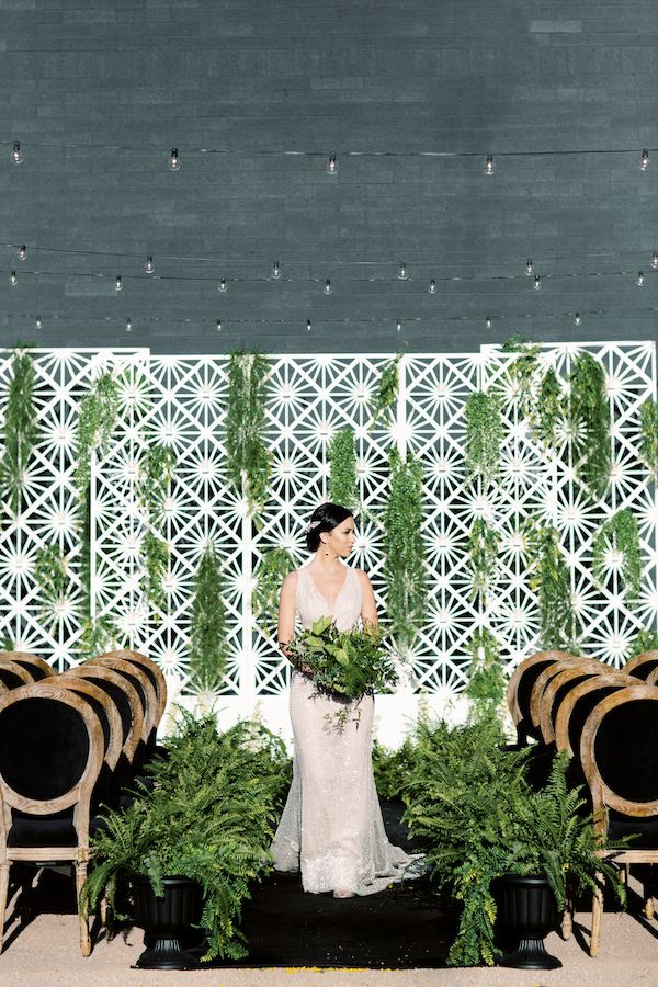  Say Hello to this Elegant Arizona Shoot with Industrial Details