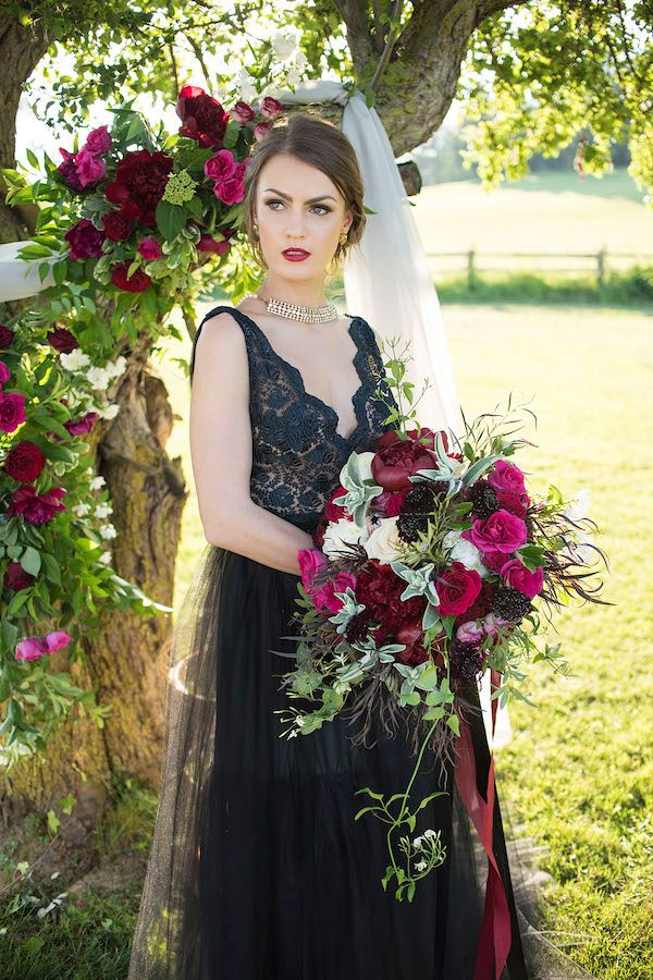 Black Meets Berry in this Moody & Ultra Chic Wedding | The Perfect Palette