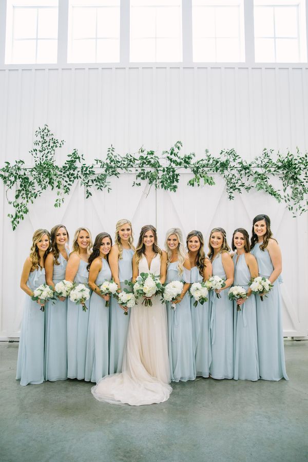 A Romantic Farmhouse Wedding with a Must-See Venue | The Perfect Palette