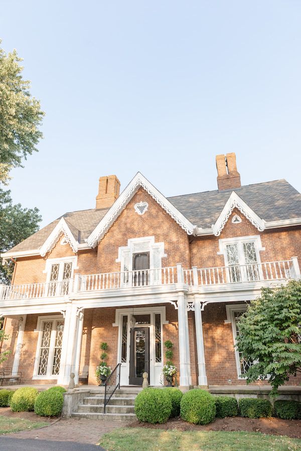  Southern Charm Meets Equestrian Elegance at Warrenwood Manor