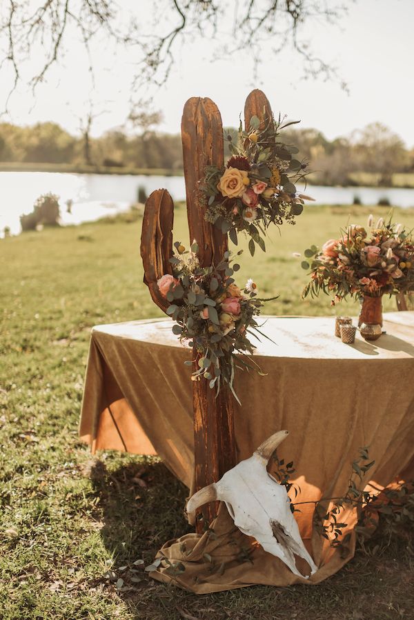  A Color Story: Western Wedding Ideas in Orange, Gold, and Copper