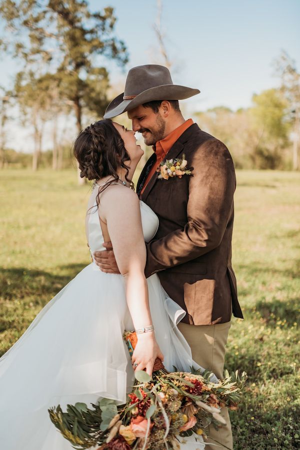  A Color Story: Western Wedding Ideas in Orange, Gold, and Copper