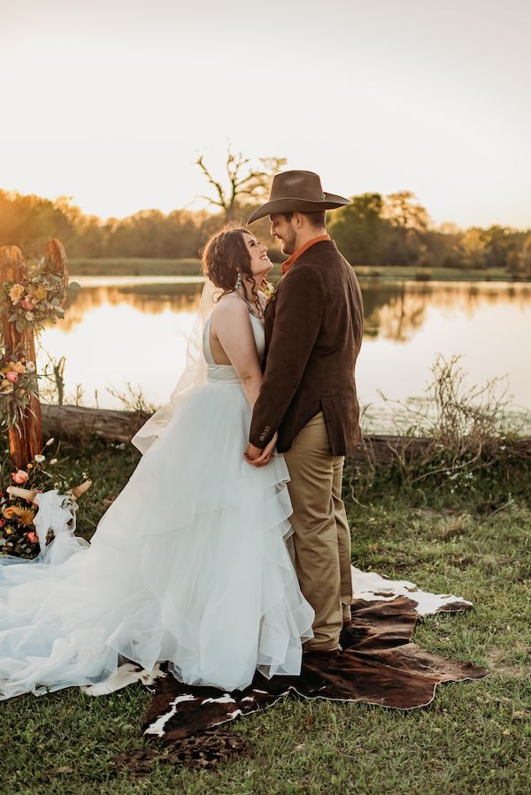  A Color Story: Western Wedding Ideas in Orange, Gold, and Copper