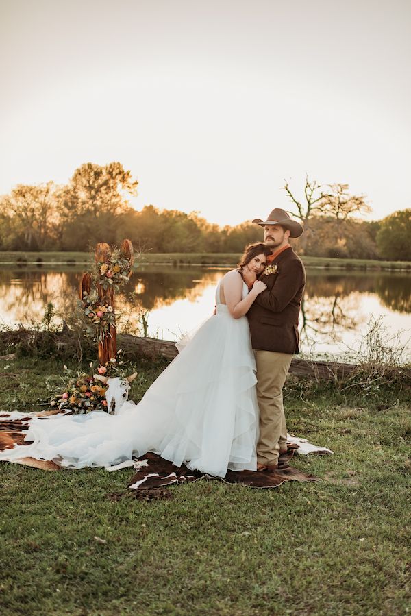  A Color Story: Western Wedding Ideas in Orange, Gold, and Copper