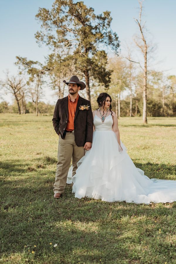  A Color Story: Western Wedding Ideas in Orange, Gold, and Copper