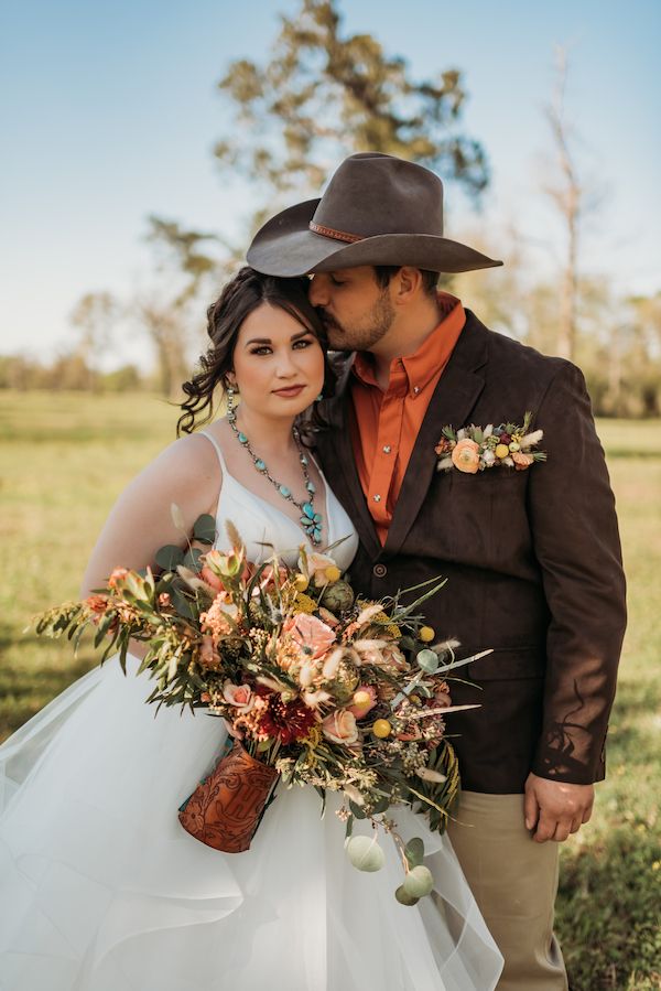 A Color Story: Western Wedding Ideas in Orange, Gold, and Copper | The ...